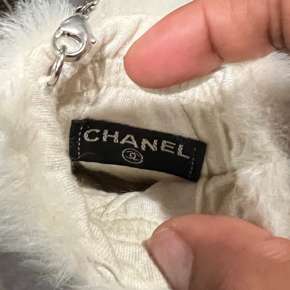 CHANEL Mittens w/ Chain - Picture 3 of 7